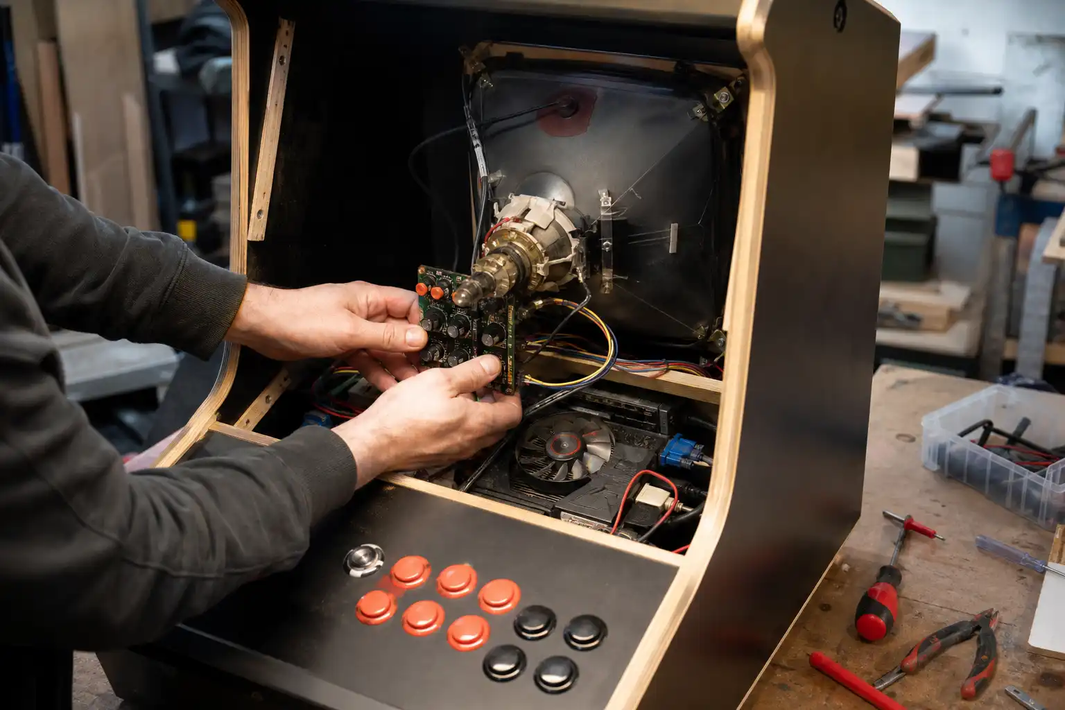 GroovyMAME und CRT Emudriver im Arcade-Cabinet einrichten: 15-kHz-Auflösungen ohne Skalierung