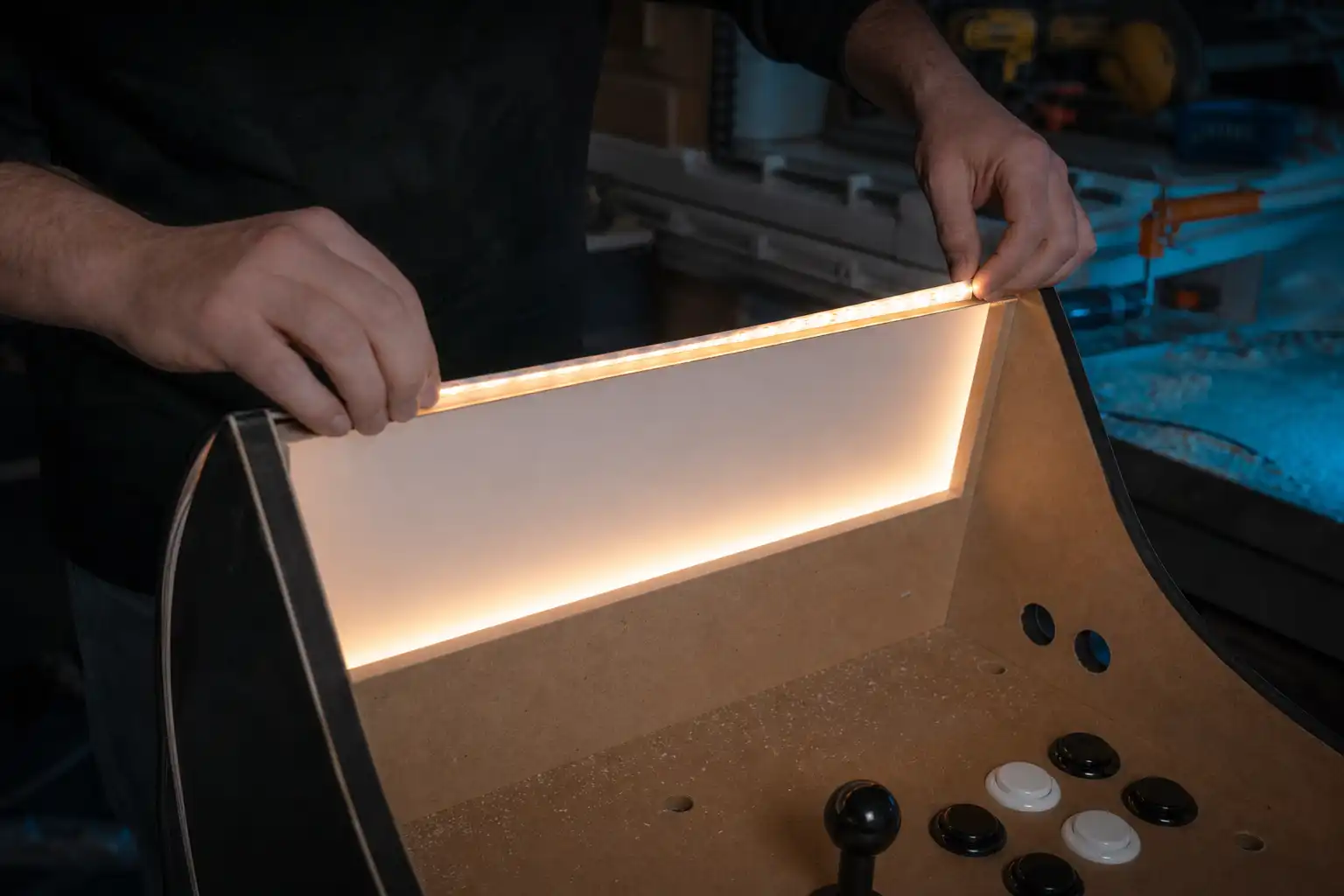 Marquee selbst bauen und mit LED beleuchten